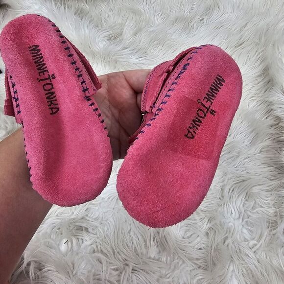Minnetonka 4 Toddler Boots Hot pink Moccasins Fringe Slip On Soft Sole Booties - Picture 5 of 5